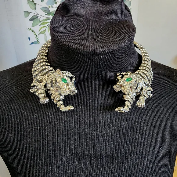 Stunning Silver Black Enamel and Crystal Double Tiger Spring Collar Necklace - Picture 8 of 8